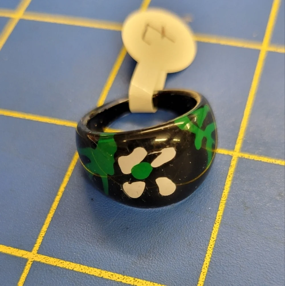 Black Green & White Resin Ring Size 7
